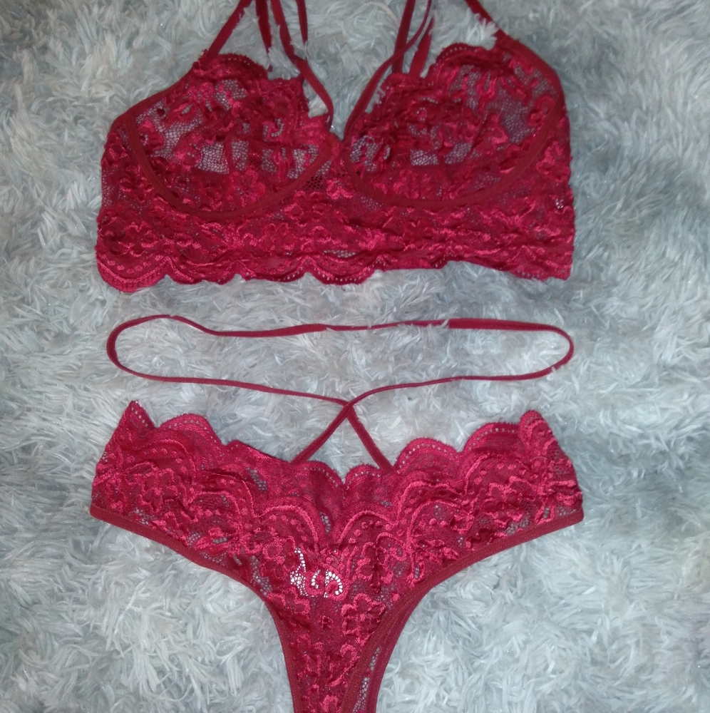 Lace bra and underwear set
